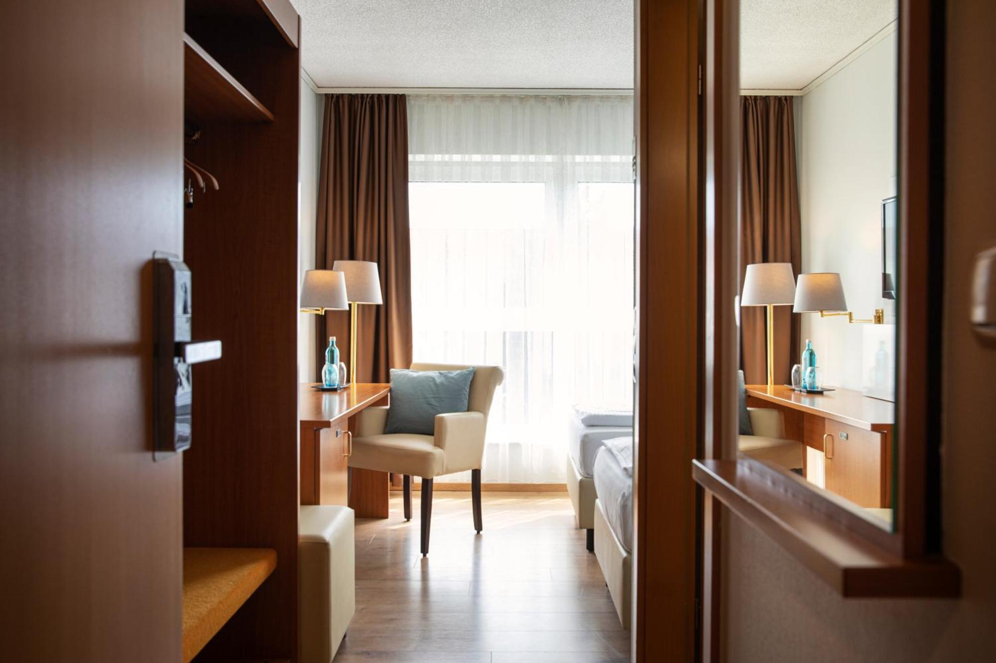 Achat Hotel Frankfurt Майнталь Экстерьер фото